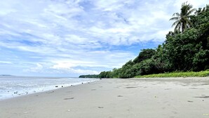 A beach with a clear sky and calm sea. - Hijo Resorts Davao (Tagum)