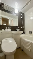Bañera con ducha, bañera profunda, artículos de tocador gratuitos