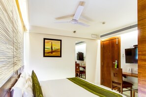 In-room safe, desk, free WiFi