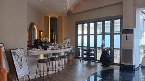 Breakfast, lunch, dinner served; international cuisine 