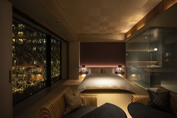 Yuri (Deluxe King) | Minibar, in-room safe, blackout curtains, iron/ironing board - HOSHINOYA Tokyo (Tokyo)