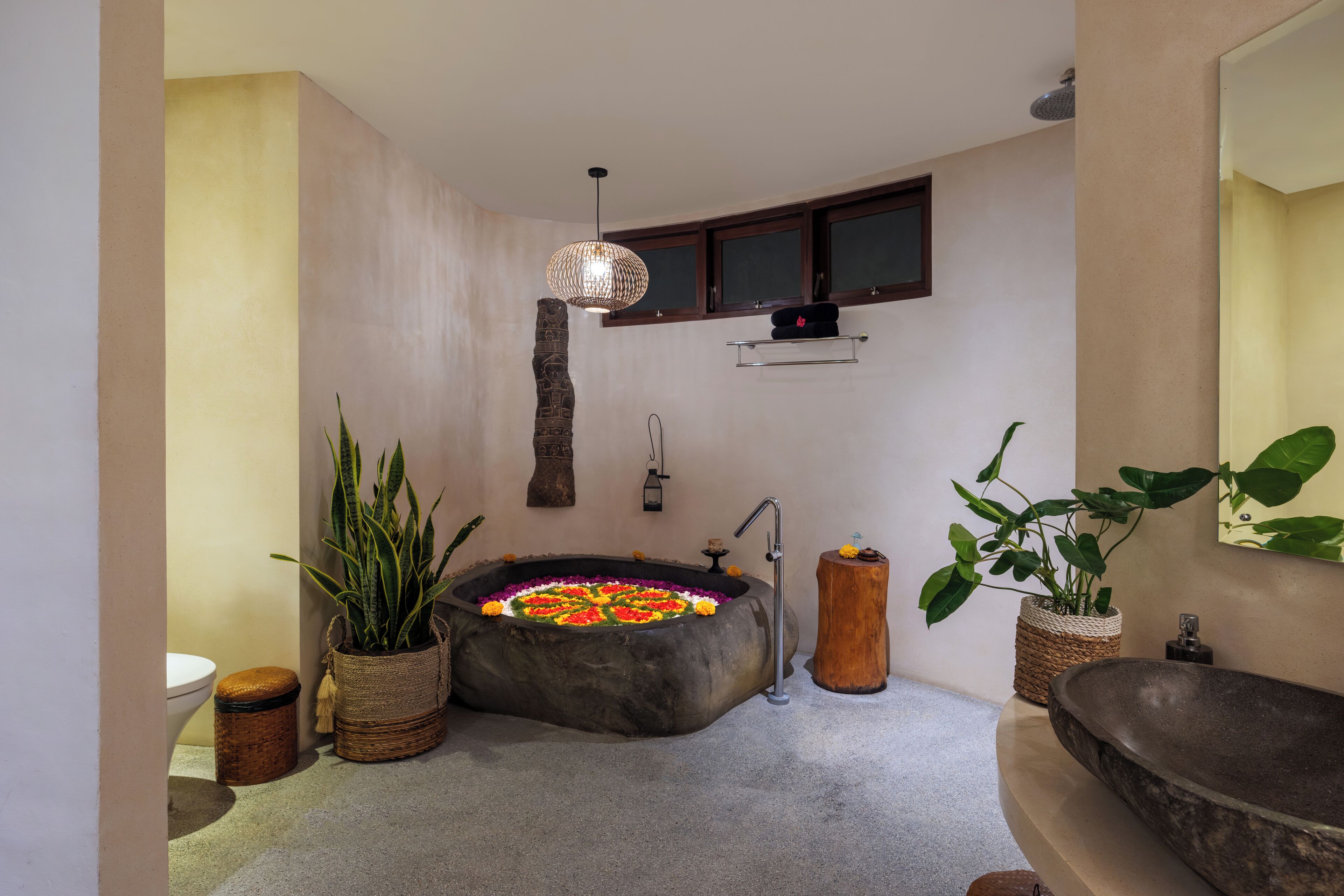 tropical deluxe  room pool view | bathroom | separate bathtub and shower, free toiletries, bathrobes, towels