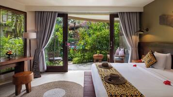Quarto luxo, vista para o jardim (Tropical) | Roupas de cama premium, frigobar, cofres nos quartos, escrivaninha