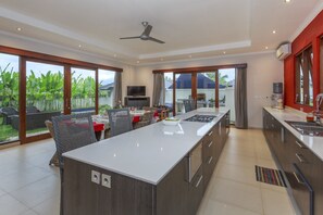 Lyxvilla - 4 sovrum - privat pool | Eget kök | Kaffe- och tebryggare