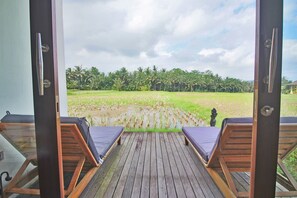 Kamar Deluks (Rice Field View) | Pemandangan dari kamar