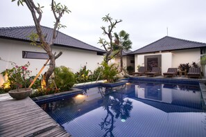 Outdoor pool, pool umbrellas, sun loungers