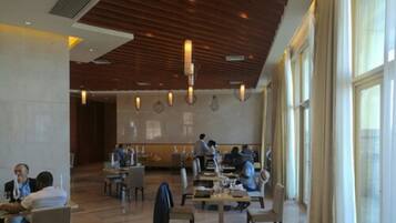 Desayuno bufé gratuito y diario