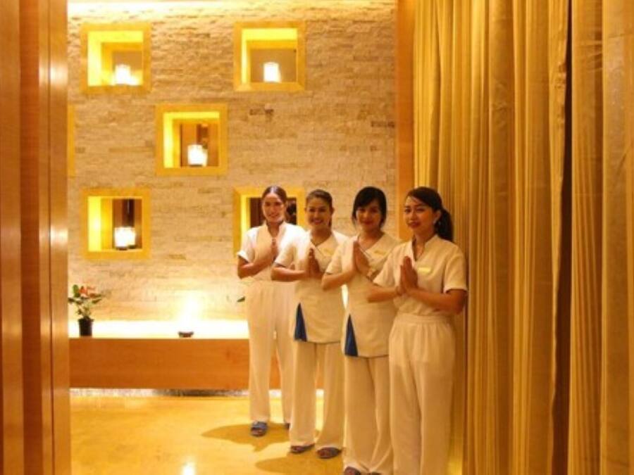 Sauna, hot tub, steam room, aromatherapy, hot stone massages