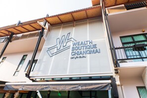 Front of property - Wealth Boutique Hotel (Chiang Mai)