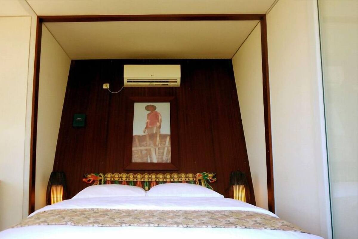 Villa Agung | In-room safe, desk, soundproofing