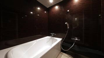 Separate bathtub and shower, jetted bath, free toiletries, hair dryer