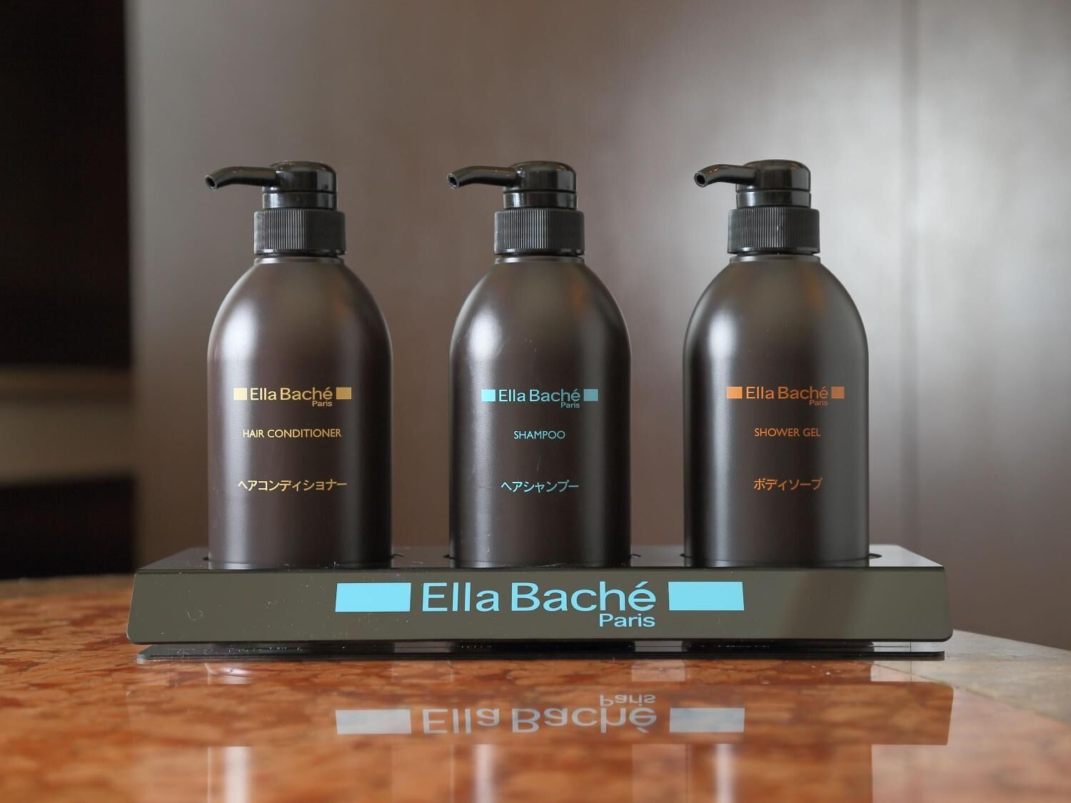 Separate bathtub and shower, jetted bath, free toiletries, hair dryer