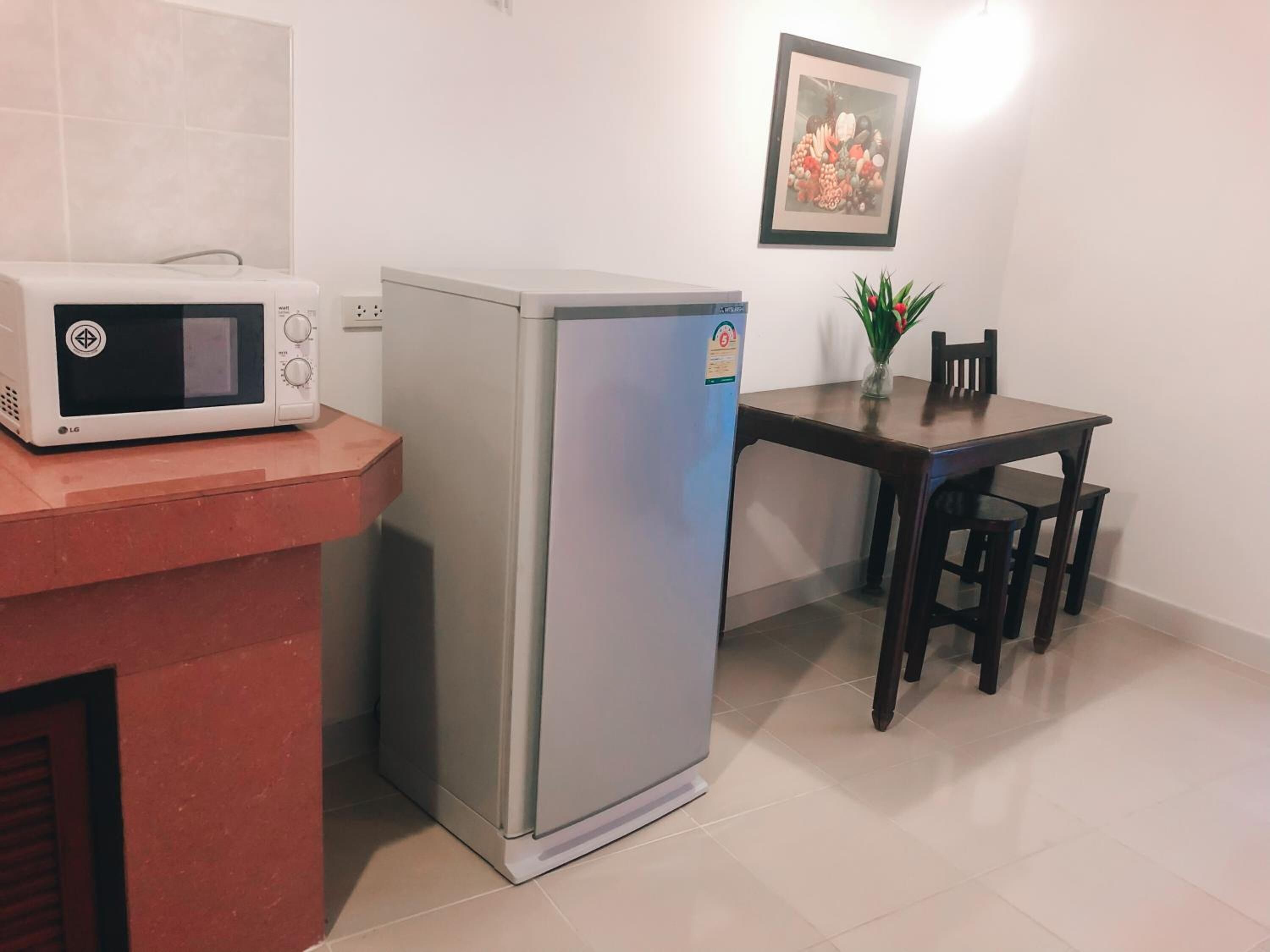 fridge, electric kettle