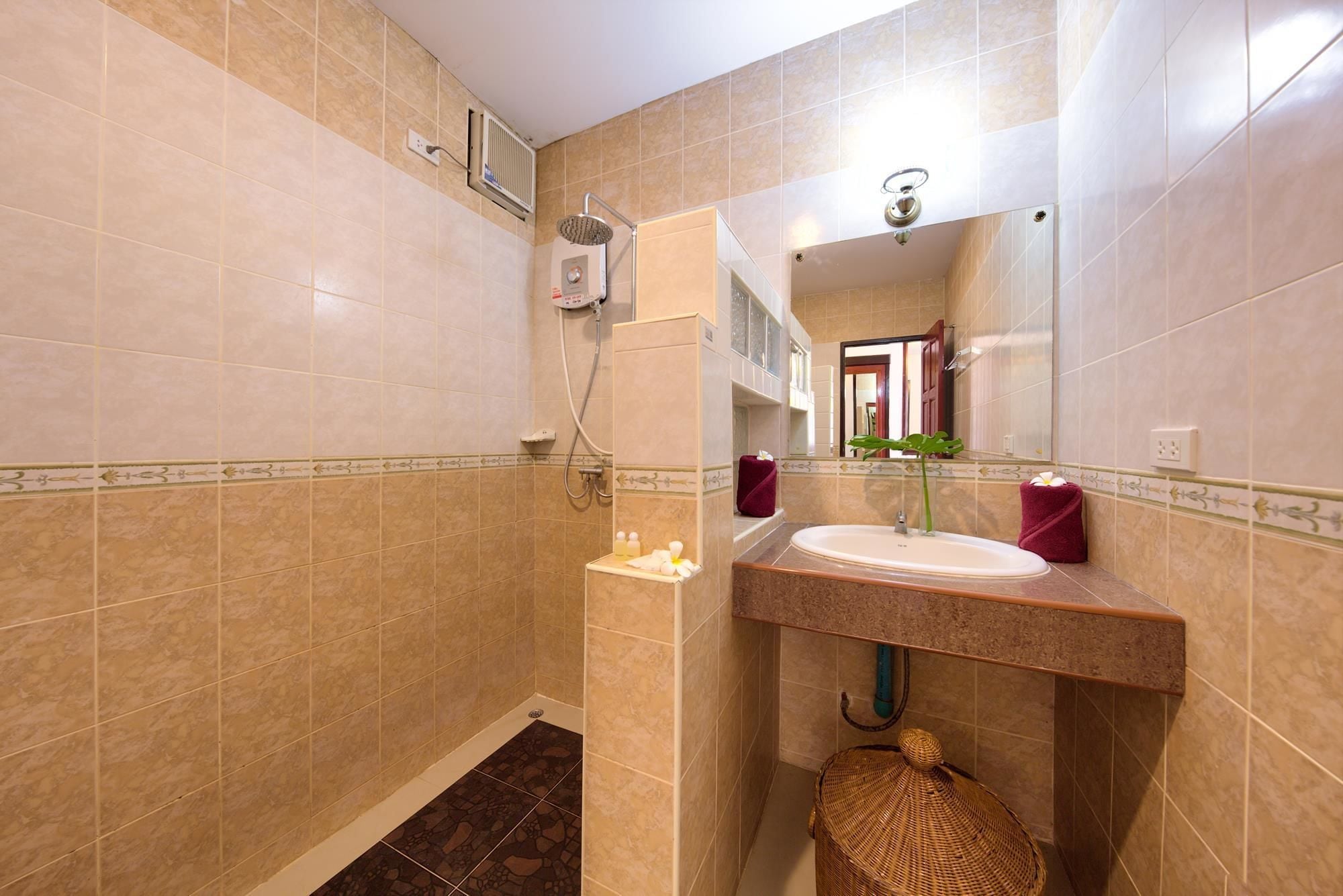 deluxe triple room, kitchen, poolside | bathroom | shower, free toiletries, towels