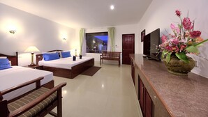 Phòng 3 Deluxe, bếp, cạnh hồ bơi