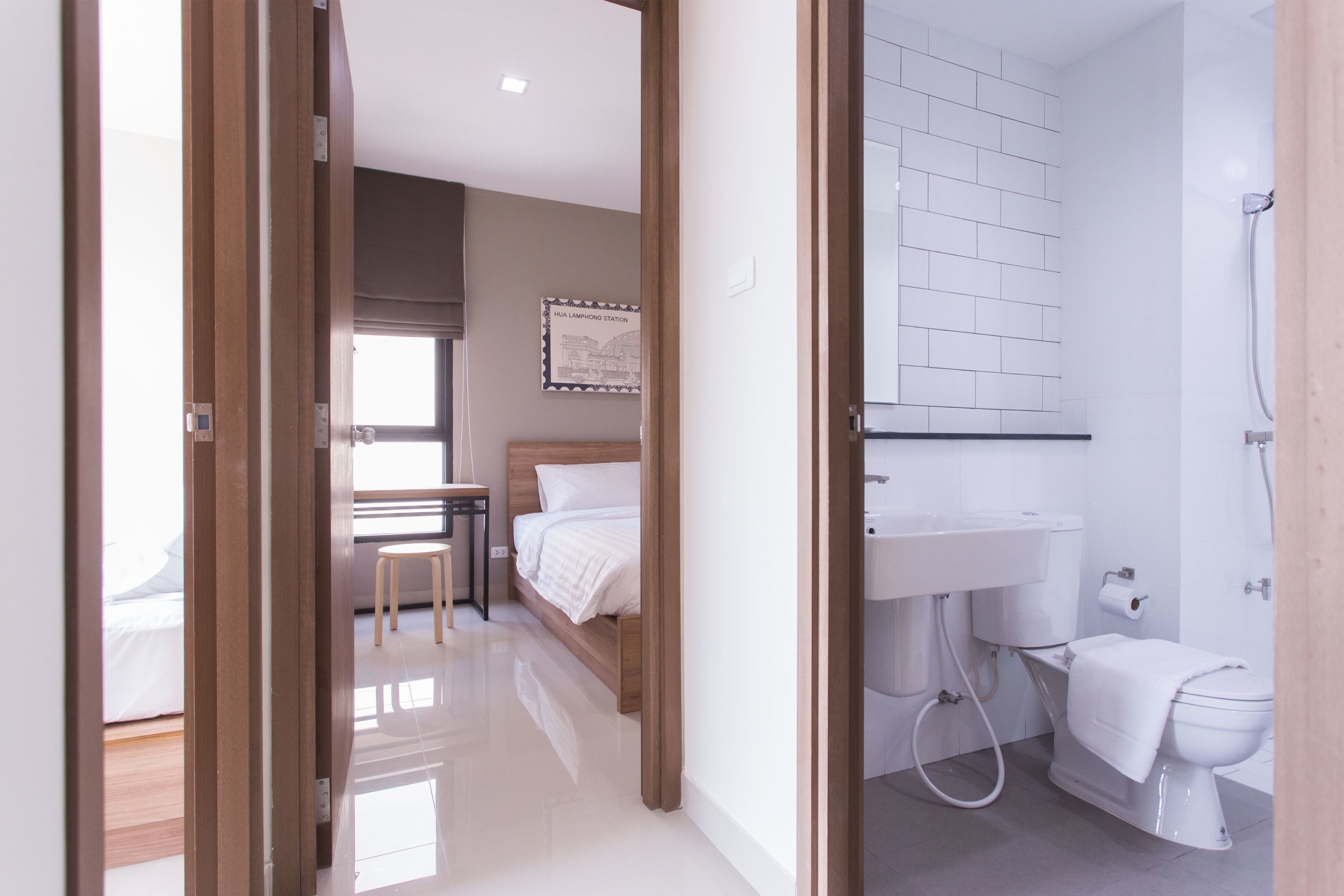 extra family suite | bathroom | shower, free toiletries, hair dryer, towels