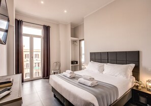 Minibar, in-room safe, desk, soundproofing - Floor 6 Boutique Rooms by DOT Suites (Rome)