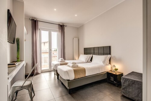 Floor 6 Boutique Rooms by DOT Suites