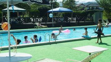 Sæsonbestemt udendørs pool