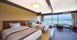 In-room safe, desk, blackout drapes, free WiFi - Misasa Royal Hotel (Misasa)