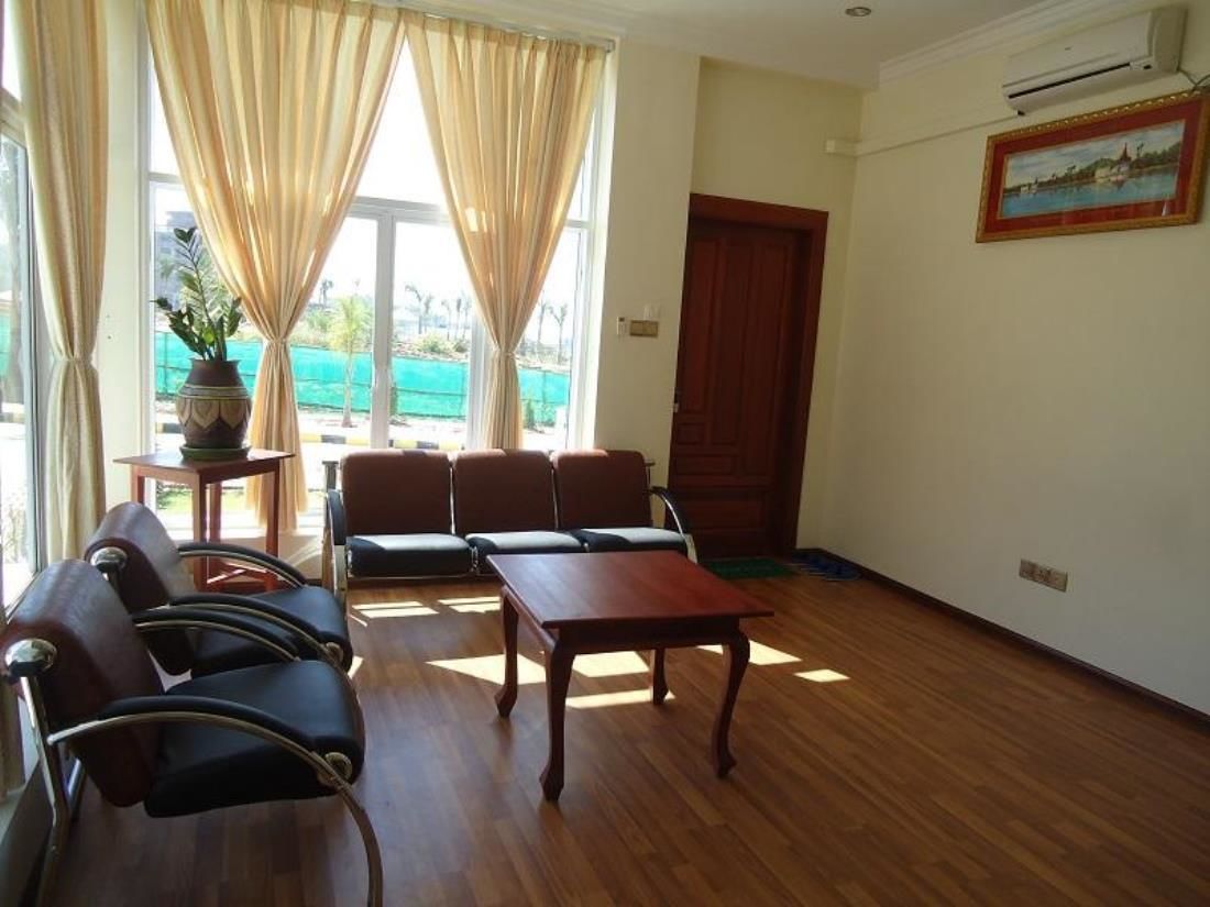 Suite – junior | Oppholdsrom | En 32-tommers Flatskjerm-TV med Parabol-TV samt TV