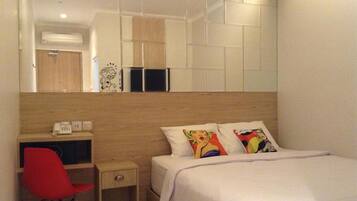 Premium bedding, in-room safe, desk, WiFi (free)