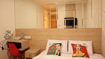 Hochwertige Bettwaren, Zimmersafe, Schreibtisch, kostenloses WLAN