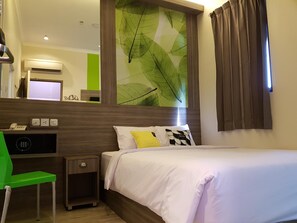 Premium bedding, in-room safe, desk, free WiFi