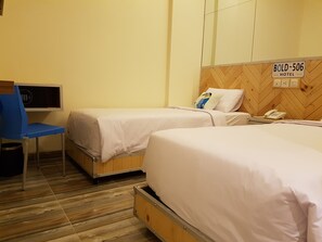 豪華客房, 2 張單人床 | 高級寢具、房內夾萬、書桌、免費 Wi-Fi