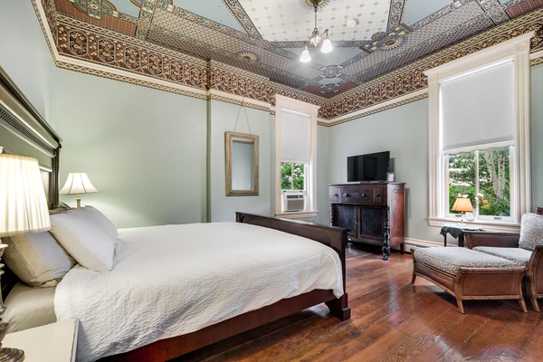 The Garden Suite | Tabla de planchar con plancha, wifi gratis, ropa de cama