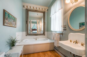 The Anniversary Suite  | Iron/ironing board, free WiFi, bed sheets