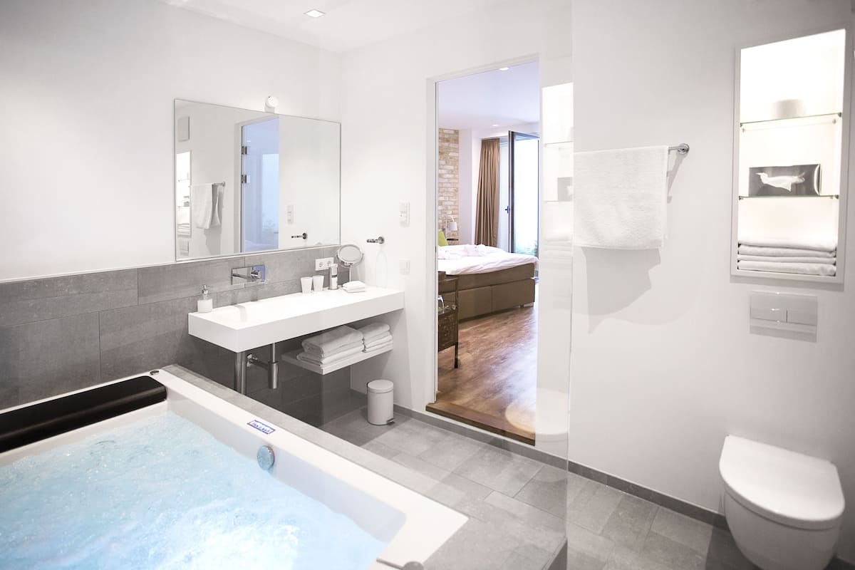 Deluxe-Doppelzimmer, 1 Queen-Bett, Nichtraucher, Whirlpool | Badezimmer
