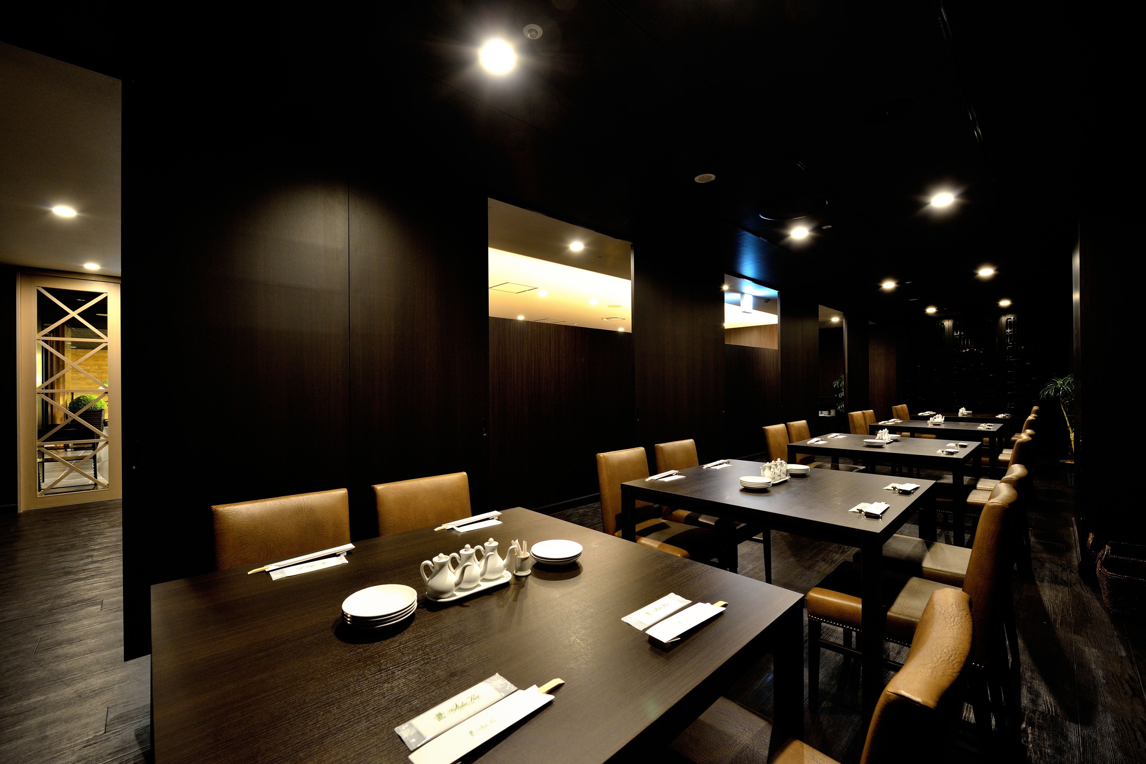 4 restaurants, breakfast, lunch, dinner served; Chinese cuisine 