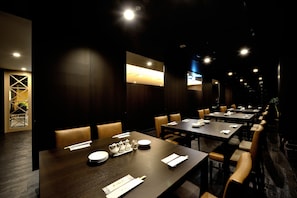 4 restaurants servant le petit déjeuner, spécialités Cuisine chinoise