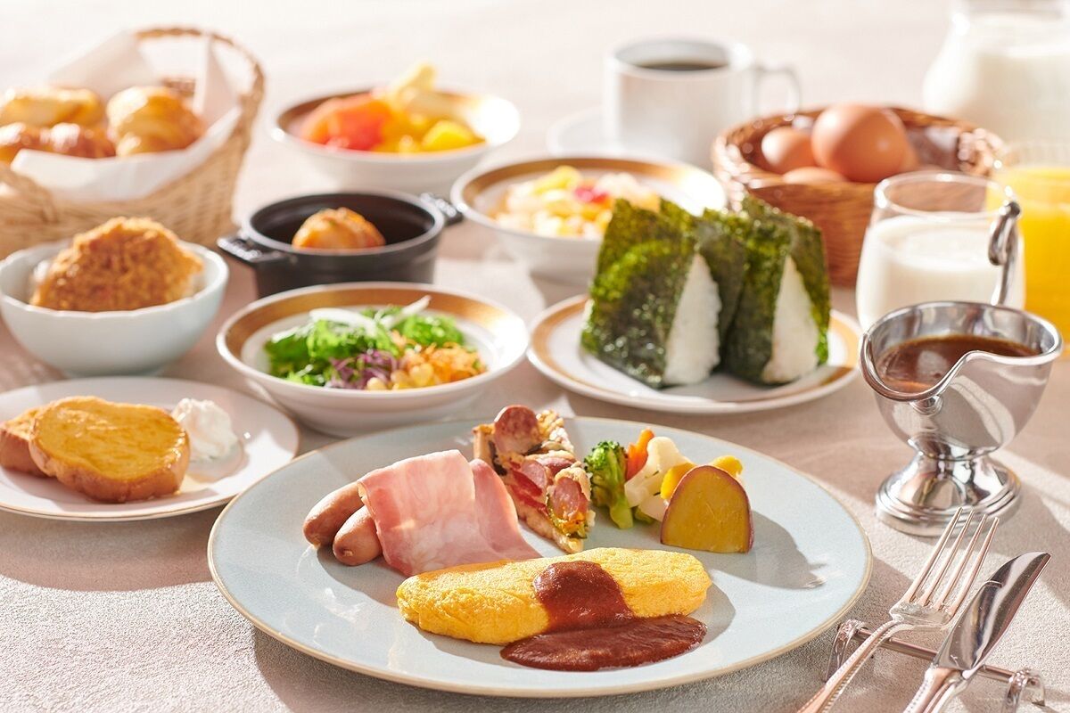 Daily buffet breakfast (JPY 3000 per person)
