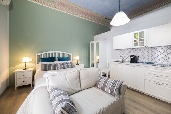 Deluxe Triple Room, 1 Bedroom, City View