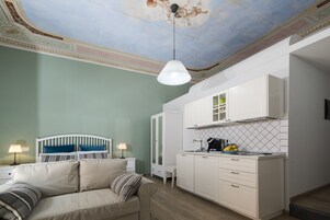 华丽三人房, 1 间卧室, 城市景  观 | 办公桌、遮光窗帘、隔音、免费婴儿床