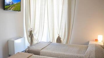 Una scrivania, culle/letti per bambini (a pagamento), Wi-Fi gratuito