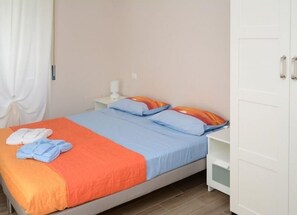 Escritorio, cunas y wifi gratis 