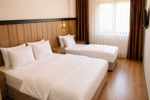 Egyptian cotton sheets, premium bedding, down duvets, minibar - Hotel Rio (Istanbul)
