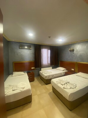 Triple Room | Egyptian cotton sheets, premium bedding, down comforters, minibar - Hotel Rio (Istanbul)