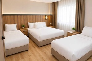 Egyptian cotton sheets, premium bedding, down duvets, minibar - Hotel Rio (Istanbul)