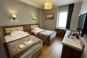 Egyptian cotton sheets, premium bedding, down duvets, minibar - Hotel Rio (Istanbul)