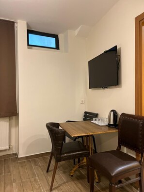 Egyptian cotton sheets, premium bedding, down comforters, minibar - Hotel Rio (Istanbul)