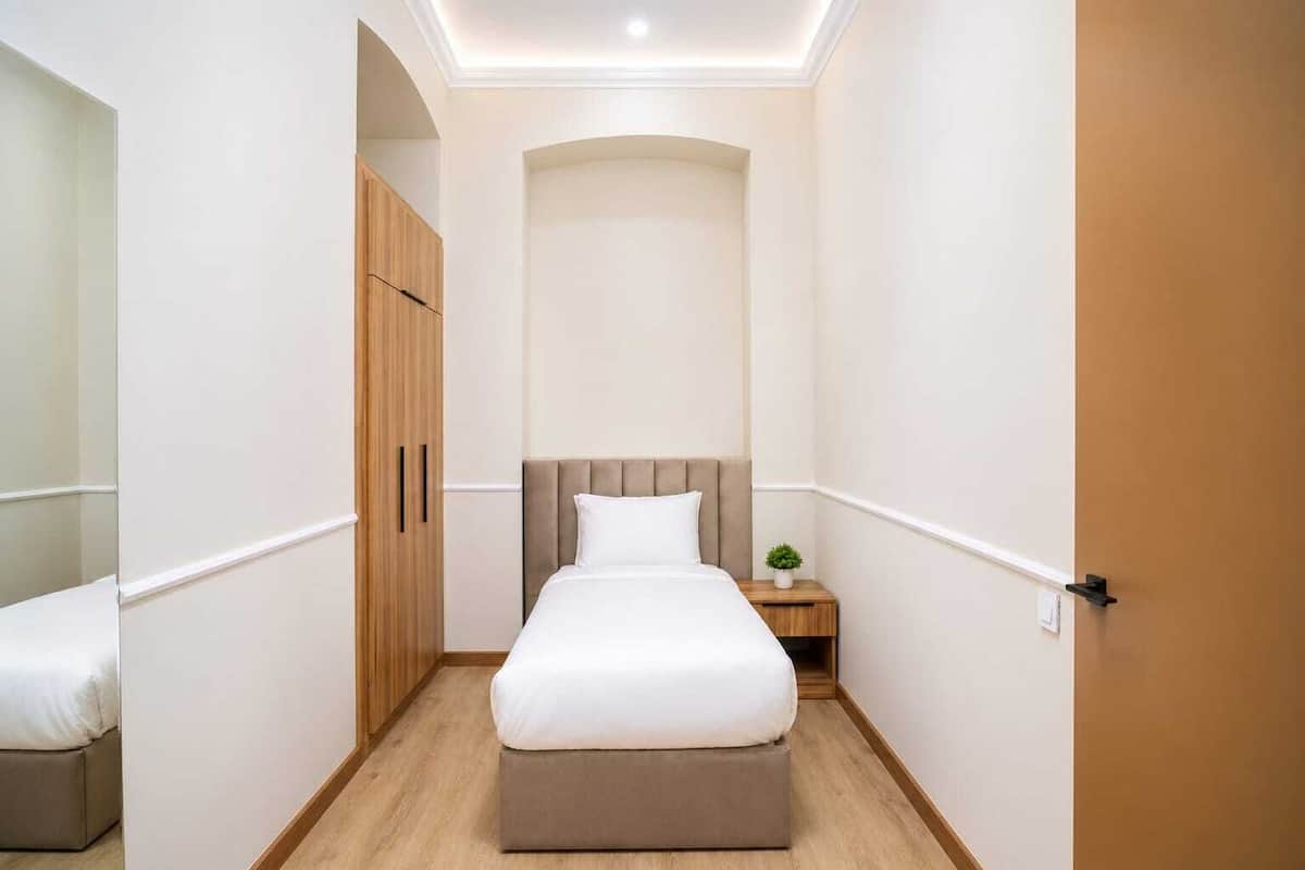 Single Room | Egyptian cotton sheets, premium bedding, down comforters, minibar