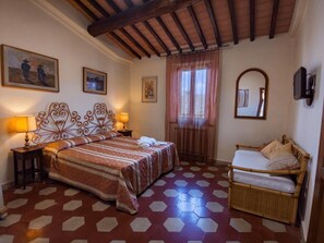 In-room safe, desk - B&B Dei Rossi (Siena)