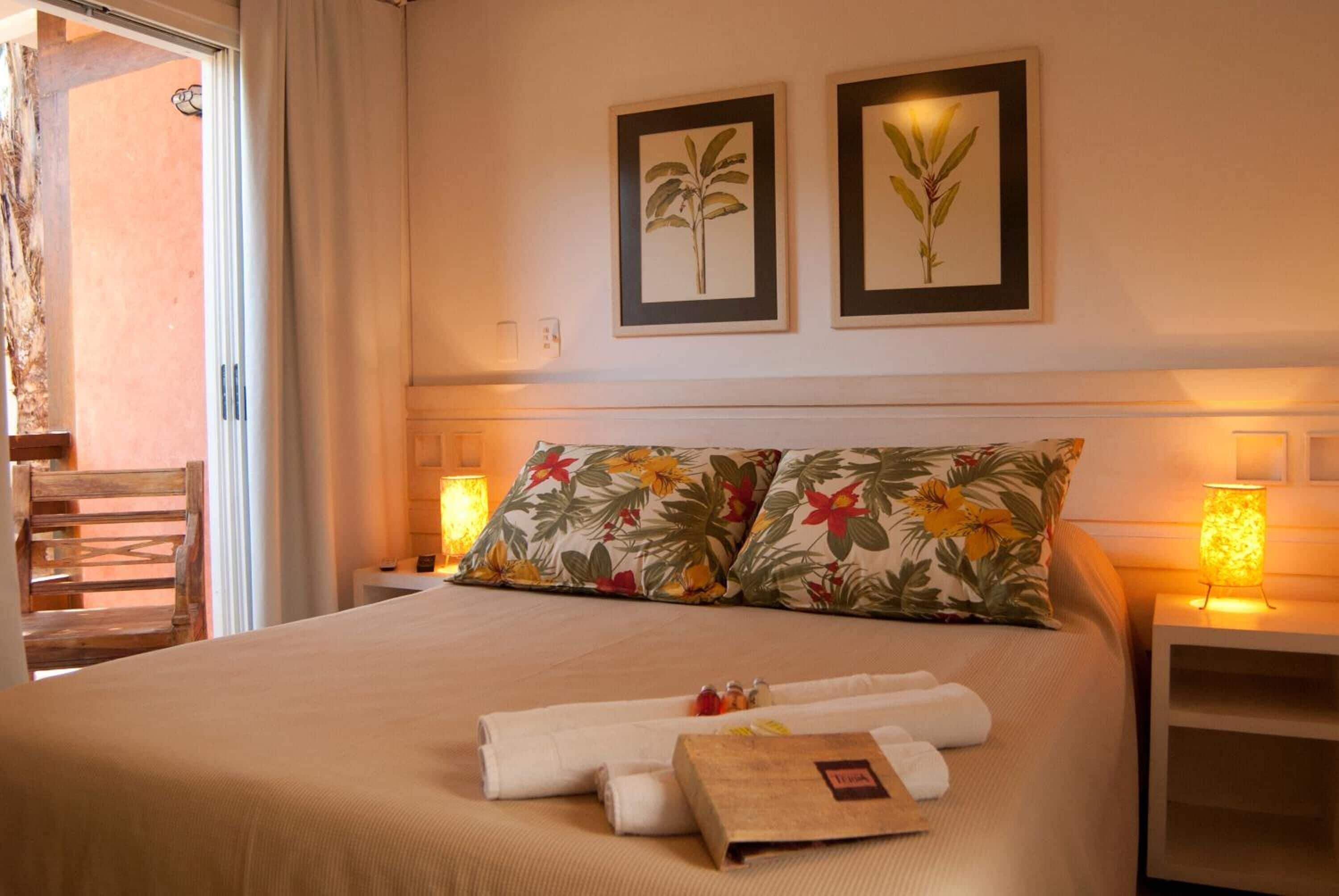 Frigobar, cofres nos quartos, roupa de cama