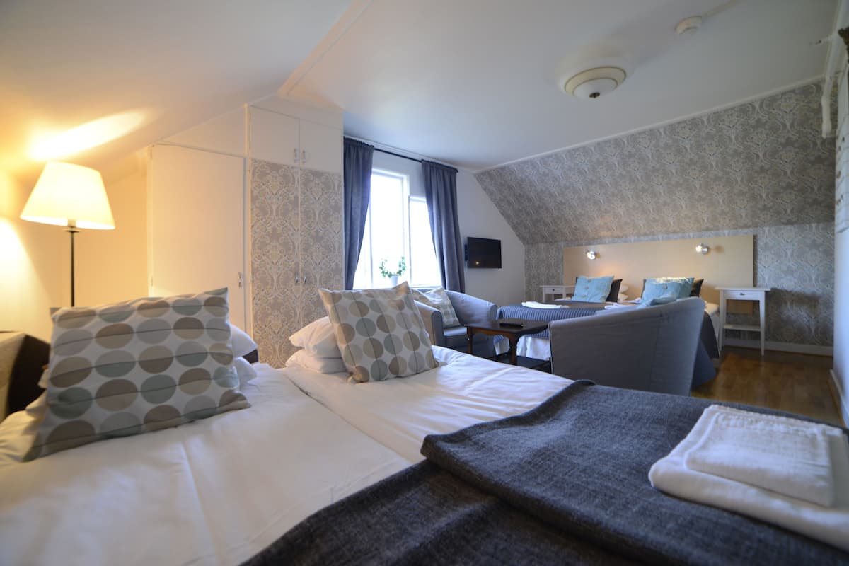 family room (standard) | 1 bedroom, free wifi, bed sheets