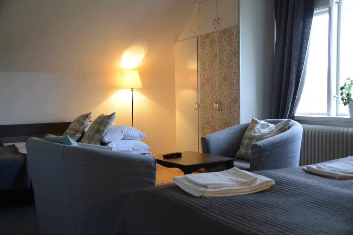 family room (standard) | 1 bedroom, free wifi, bed sheets