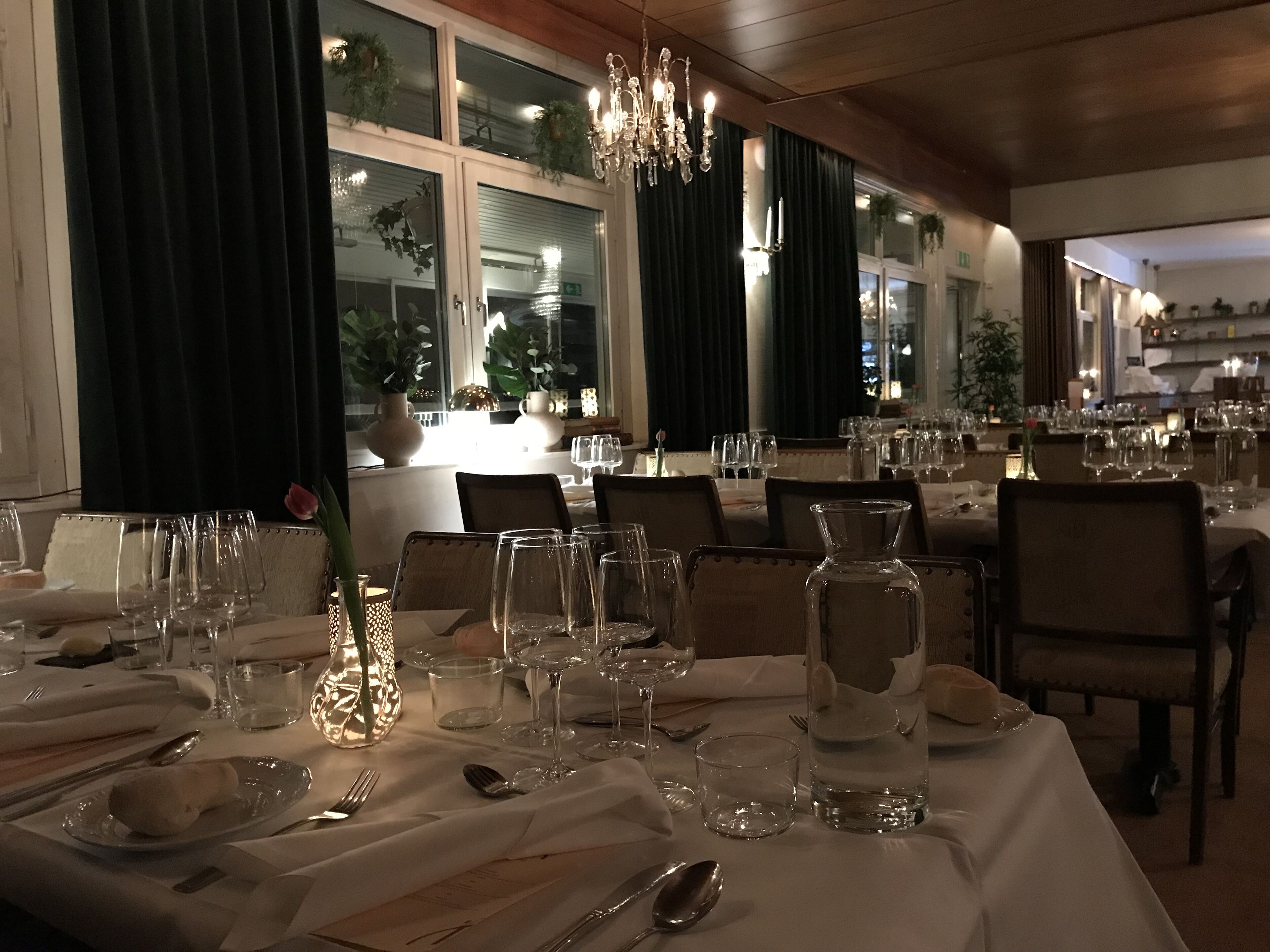 Se sirven cenas y cocina local